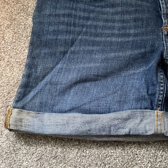 Eddie Bauer Women’s Distressed Boyfriend Shorts Button-fly Cuffed 5” inseam sz 8 - Picture 5 of 10